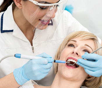 Dentist in Tucson, AZ is offering dental hygiene tips to patients